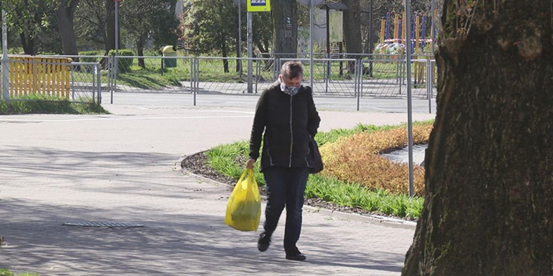 Ekspert: liczba przypadków COVID-19 spada w normalnym tempie; zasady sanitarne "działają"