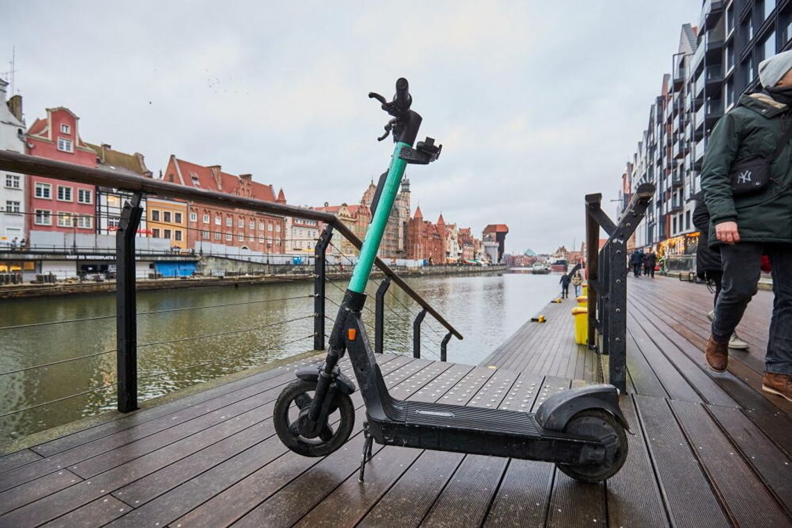 Ekspertka: 12 proc. użytkowników e-hulajnóg uczestniczących w wypadkach kierowało po alkoholu Ekspertka: 12 proc. użytkowników e-hulajnóg uczestniczących w wypadkach kierowało po alkoholu