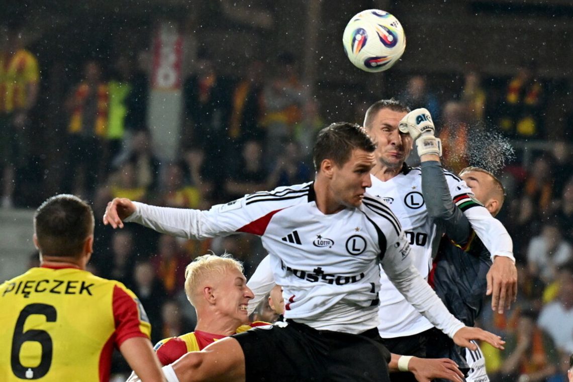 Ekstraklasa piłkarska: udany start Legii, wpadka Rakowa, Korona z drugą porażką