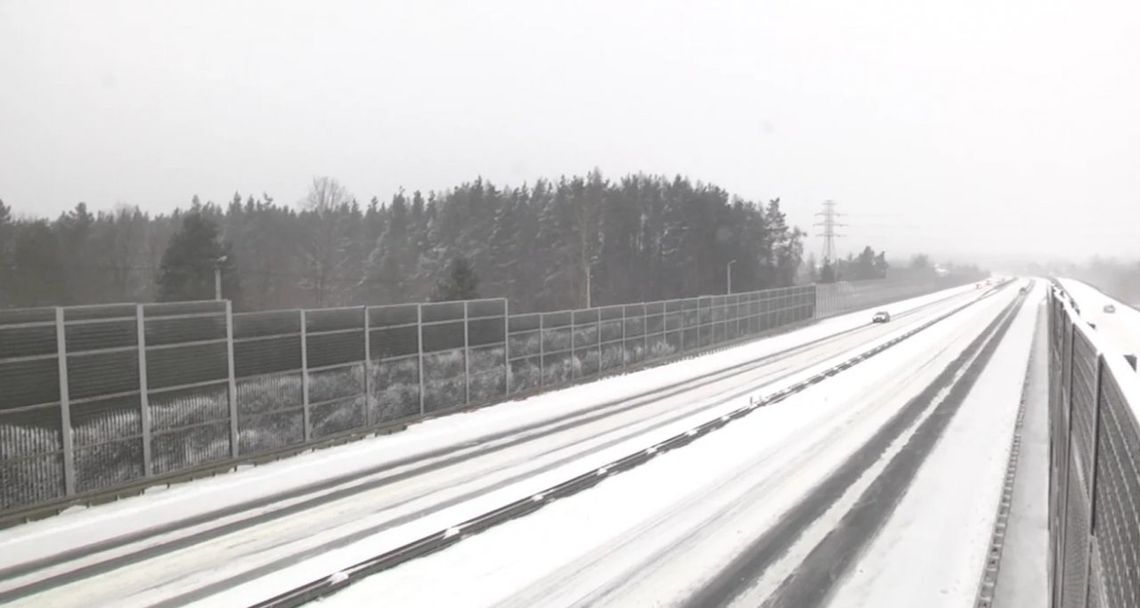 GDDKiA: jazdę utrudnia śnieg i deszcz oraz błoto pośniegowe GDDKiA: jazdę utrudnia śnieg i deszcz oraz błoto pośniegowe