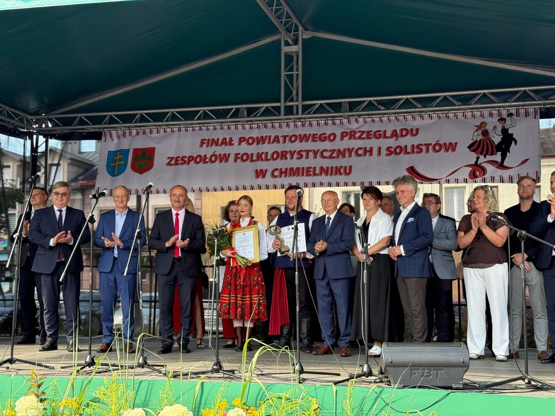 Hołd tradycji - setki artystów i święto folkloru w Chmielniku