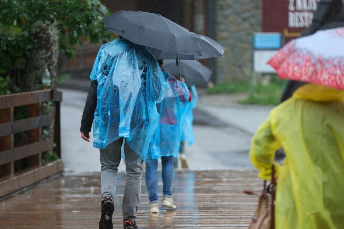 IMGW: ostrzeżenia przed burzami w ośmiu województwach