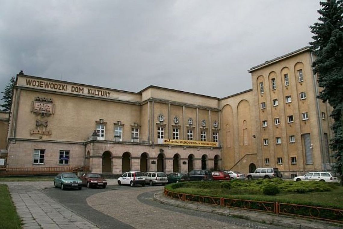 Jacek Sabat dyrektorem Wojewódzkiego Domu Kultury w Kielcach Jacek Sabat wygrał konkurs na dyrektora Wojewódzkiego Domu Kultury w Kielcach