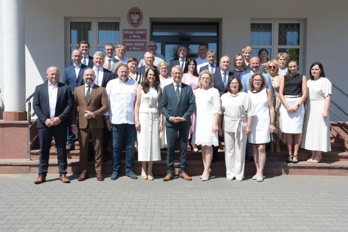Jednomyślne wotum zaufania i absolutorium dla Wójta Gminy Mirzec Mirosława Seweryna