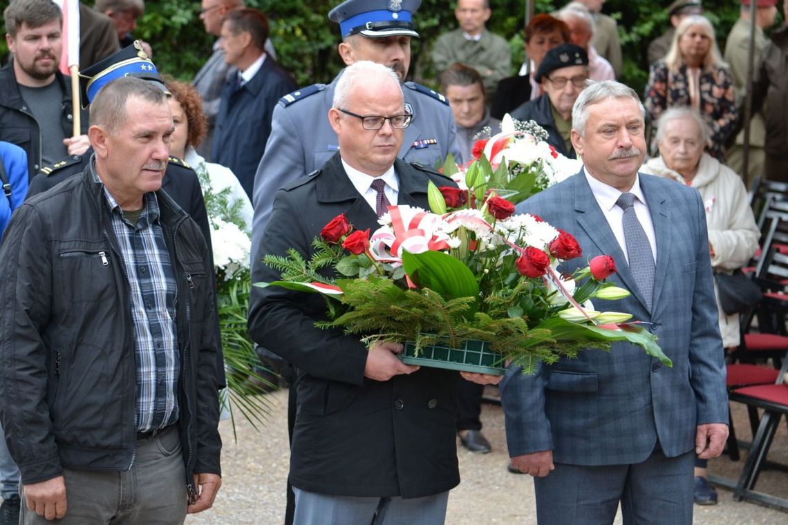 Jest pomnik poświęcony bitwie pod Rząbcem 