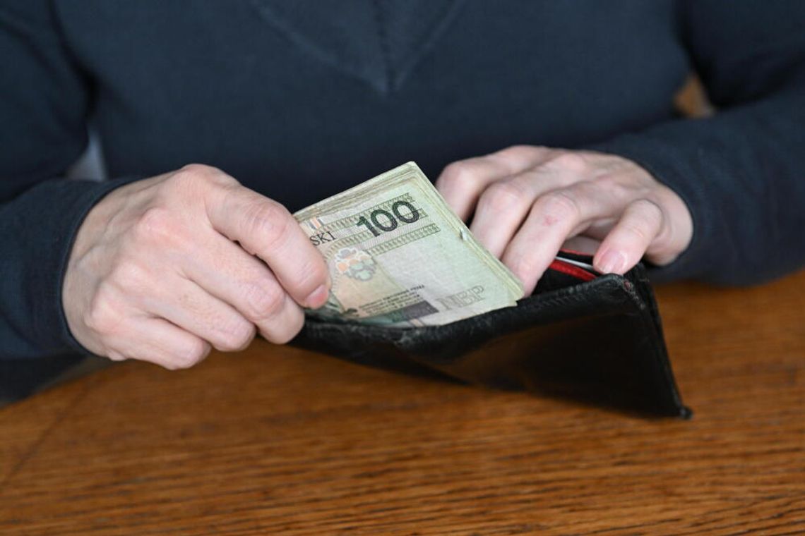 Jeszcze przed weekendem 1 mln 356 tys. emerytów i rencistów otrzyma „czternastki" Jeszcze przed weekendem 1 mln 356 tys. emerytów i rencistów otrzyma „czternastki"