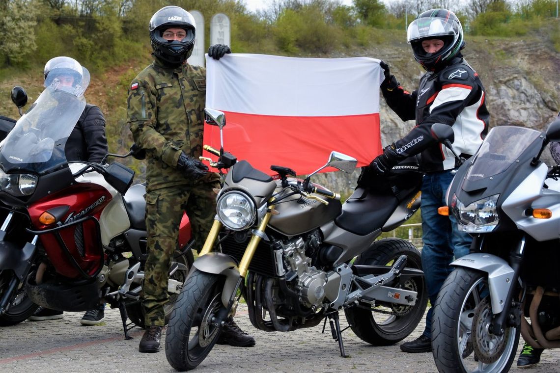 „Jeżeli my zapomnimy o Nich, Ty, Boże na niebie, zapomnij o Nas”. Ruszył 2. Rajd Motocyklowy Weteranów