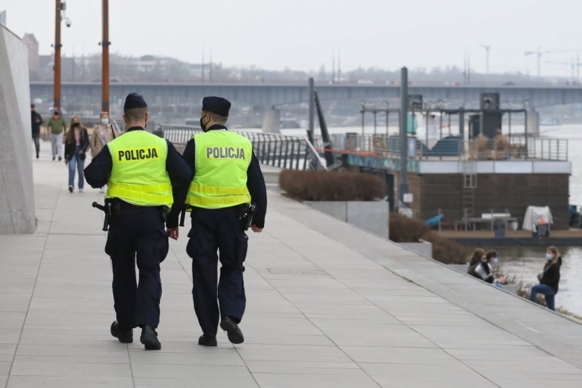 KGP: ostatniej doby nałożono ponad 4,6 tys. mandatów za brak maseczki