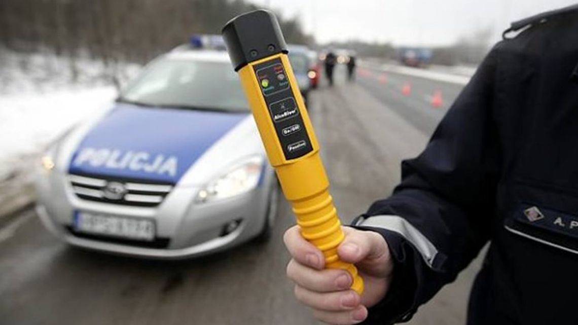 Kierowca golfa jechał 125km/h w obszarze zabudowanym pod wpływem alkoholu