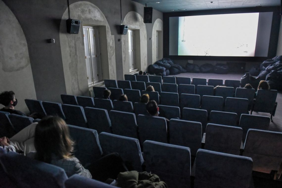 Kina, teatry i filharmonie wznawiają działalność - od piątku