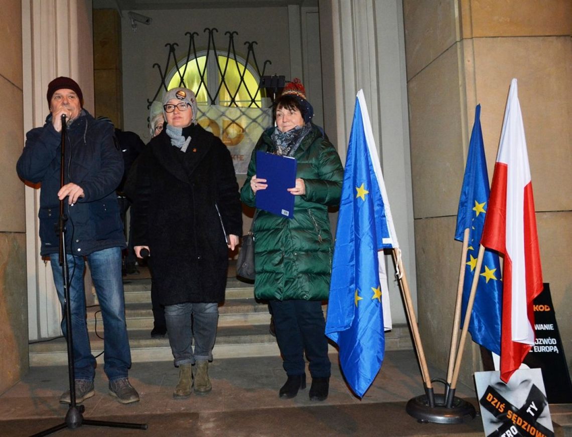 „Kneblowanie sądów = rozwód z Europą”