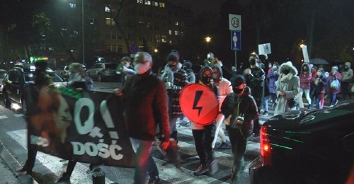 Kobiety wracają z protestem