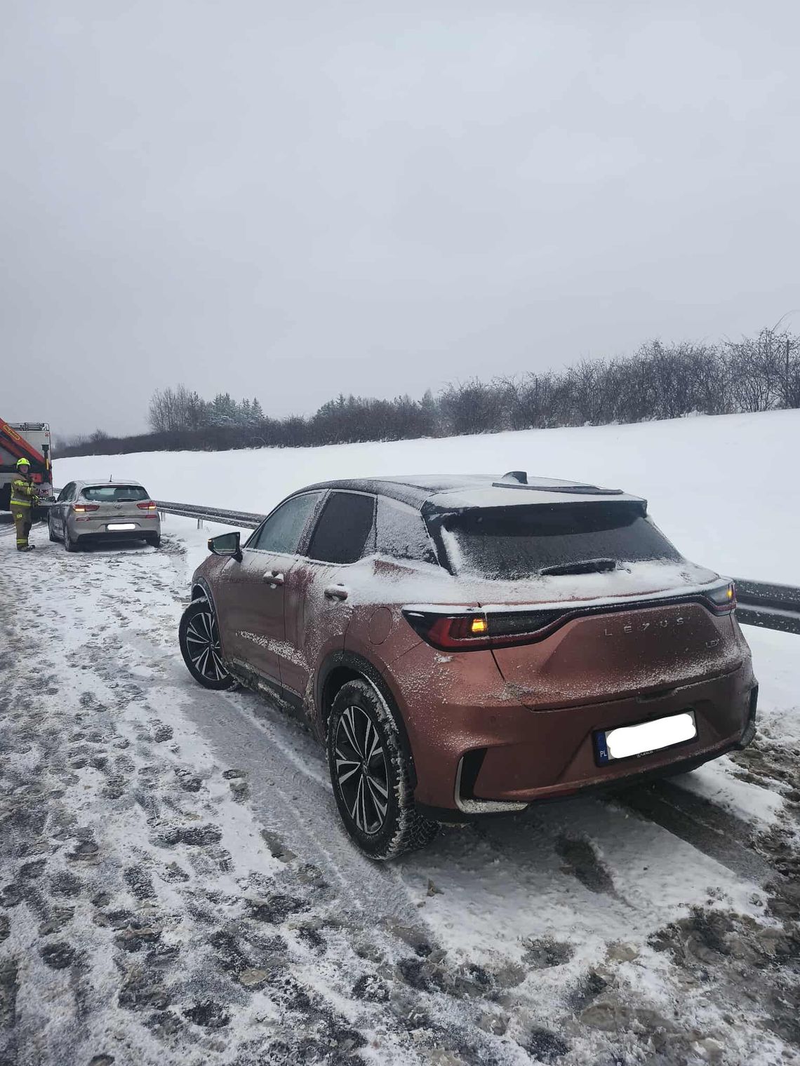Kolizja trzech samochodów na trasie S7 - utrudnienia w ruchu Kolizja trzech samochodów na trasie S7 - utrudnienia w ruchu