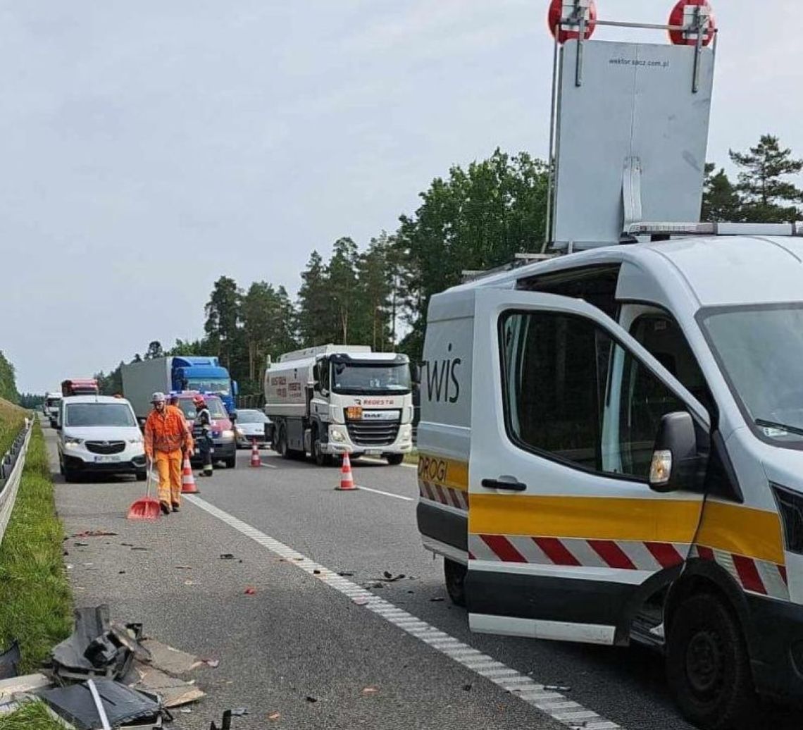 Kolizji Toyoty i busa na S7 w Suchedniowie 