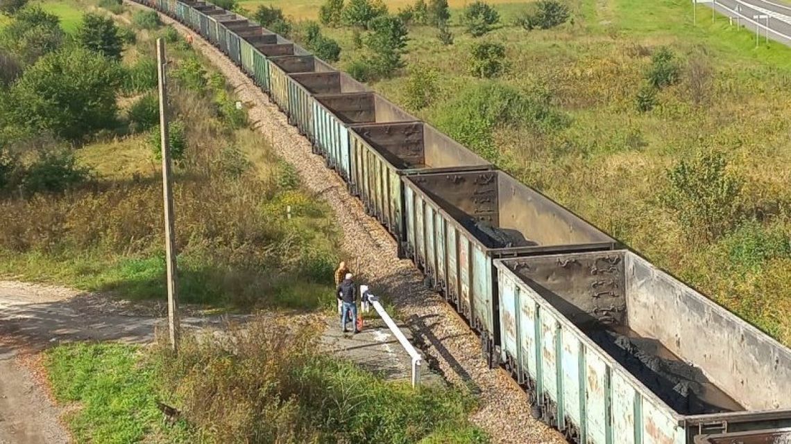 Krok od tragedii na torach. 75-letnia kobieta potrącona przez pociąg