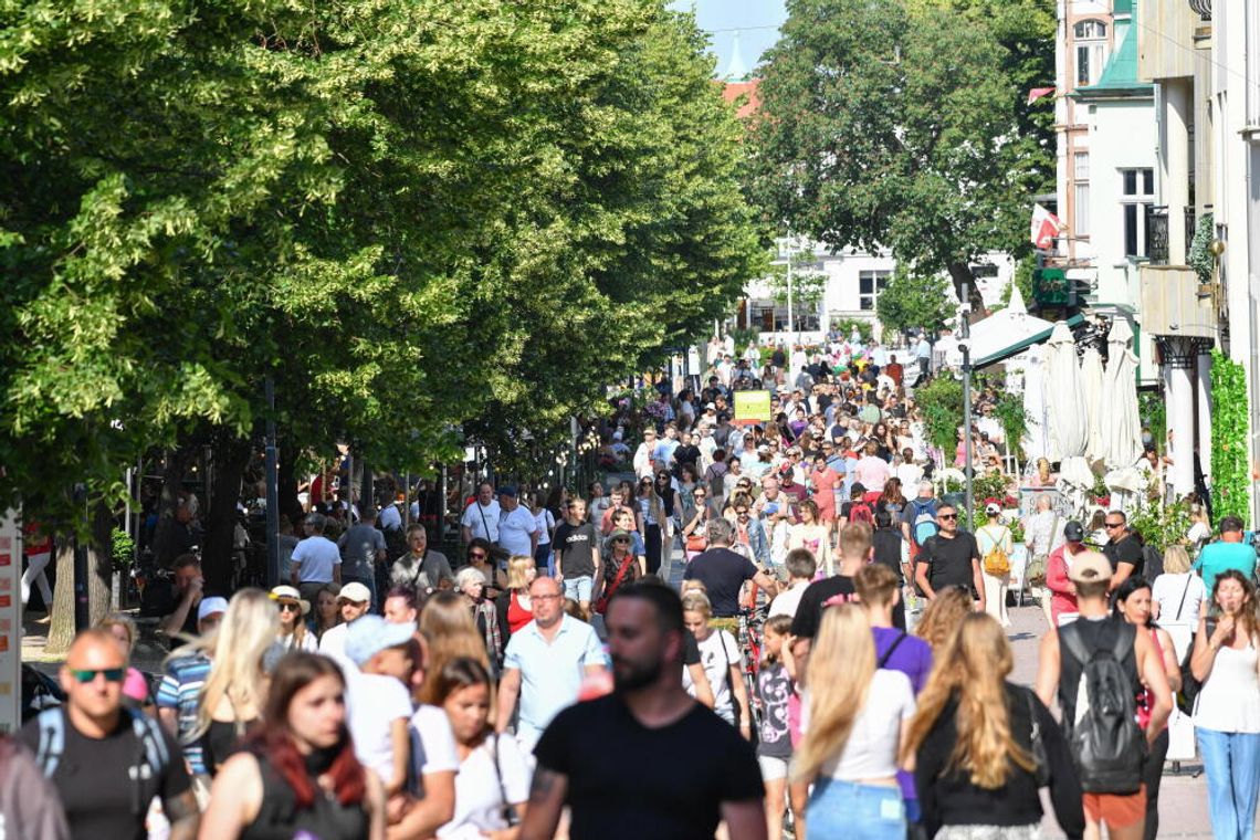 Liczba ludności w Polsce w 2024 r. spadła do 37 mln 489 tys.