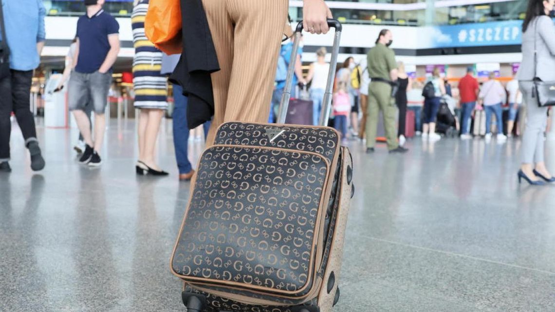 LOT: Do 9 krajów wjedziemy bez testu, kwarantanny i szczepienia