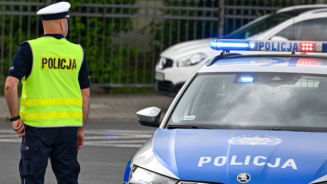 Mieszkaniec Skarżyska obrzucił policjantów butelkami z beznzyną