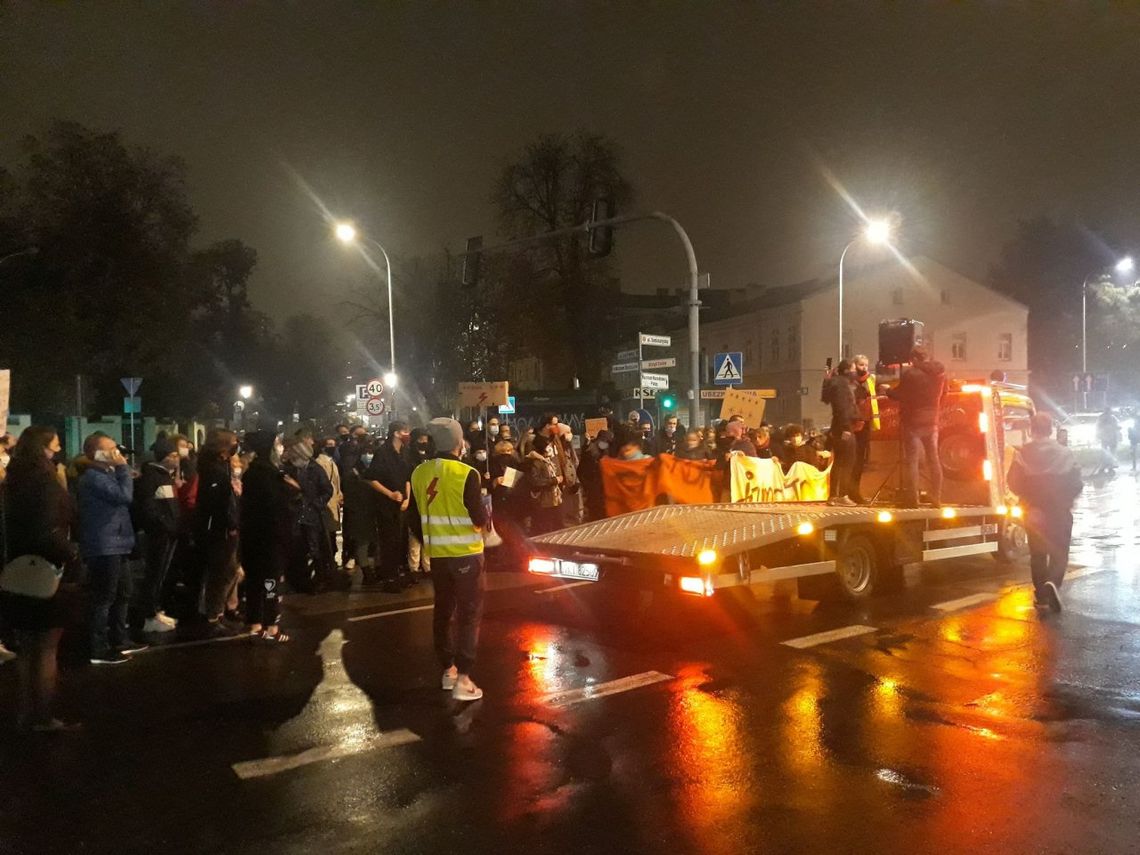 „Muszę się przejść BLOKADA KIELCE”. Kolejny Strajk Kobiet w stolicy województwa