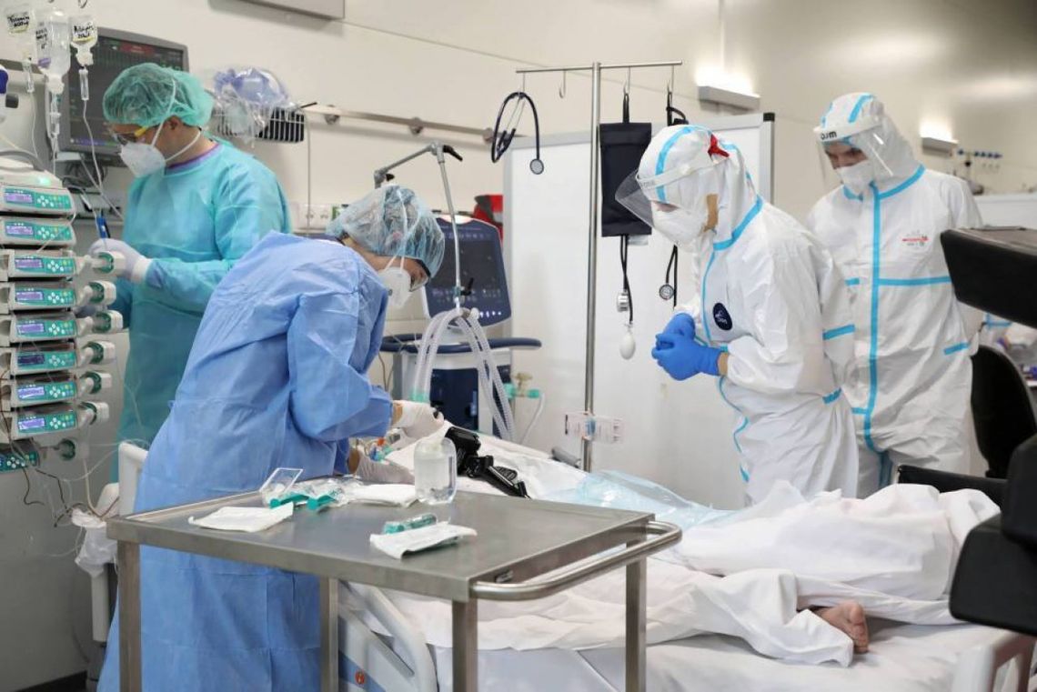 MZ: 105 nowych zakażeń koronawirusem, zmarło 12 osób z COVID-19