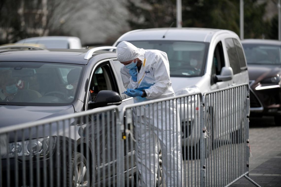 MZ: 153 nowe przypadki zakażenia koronawirusem, zmarły dwie osoby z COVID-19