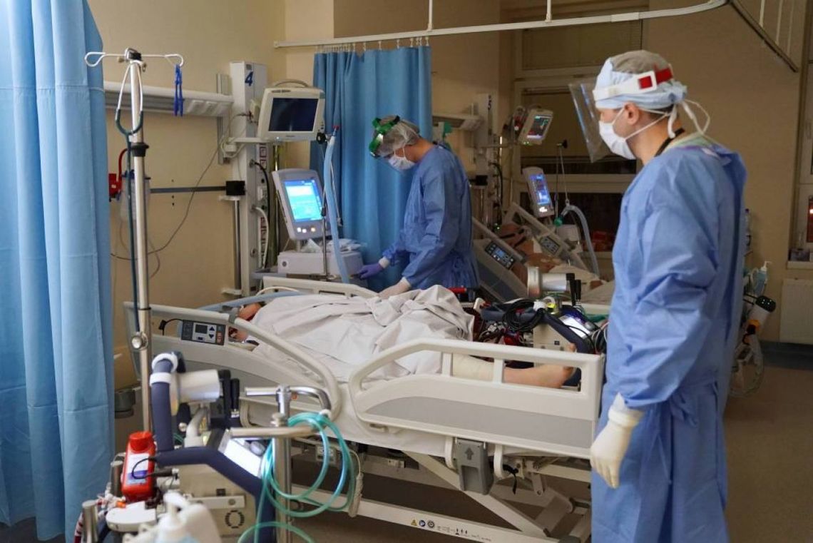 MZ: 2086 nowych zakażeń koronawirusem, 250 chorych z COVID-19 zmarło MZ: 2086 nowych zakażeń koronawirusem, 250 chorych z COVID-19 zmarło