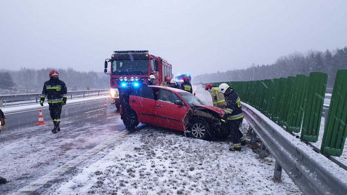 Na "Siódemce" samochód uderzył w bariery