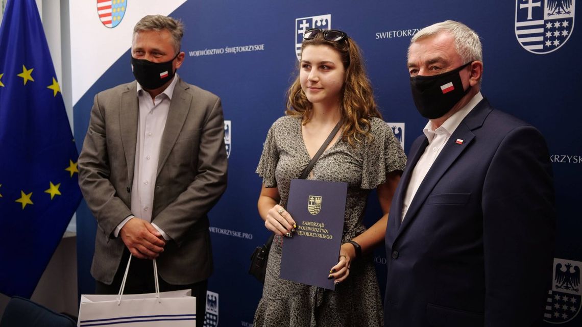 Najlepsi młodzi sportowcy otrzymali stypendia Zarządu Województwa