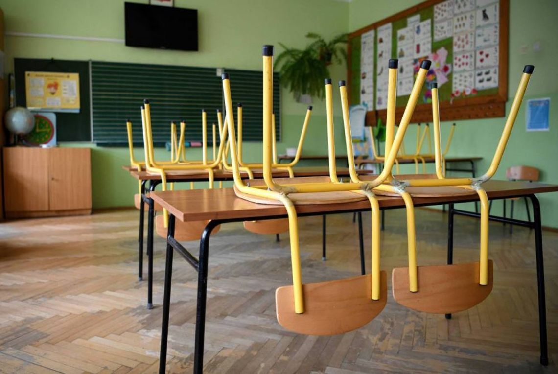 Niedzielski: na najbliższe trzy tygodnie, do 9 kwietnia, wprowadzamy naukę zdalną dla klas I-III