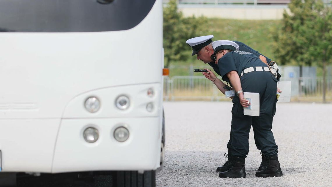 Niesprawny autokar i opóźniony wyjazd nad morze