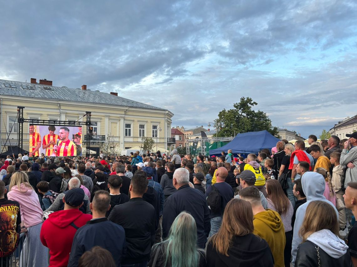 Nowi piłkarze, autokar i kadra: prezentacja Korony Kielce