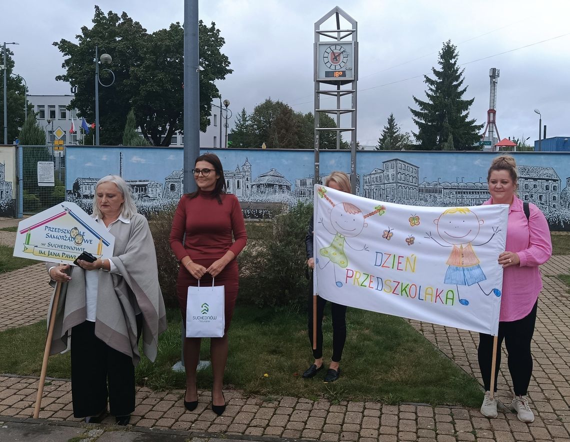 Nowy plac zabaw na Dzień Przedszkolaka Nowy plac zabaw na Dzień Przedszkolaka