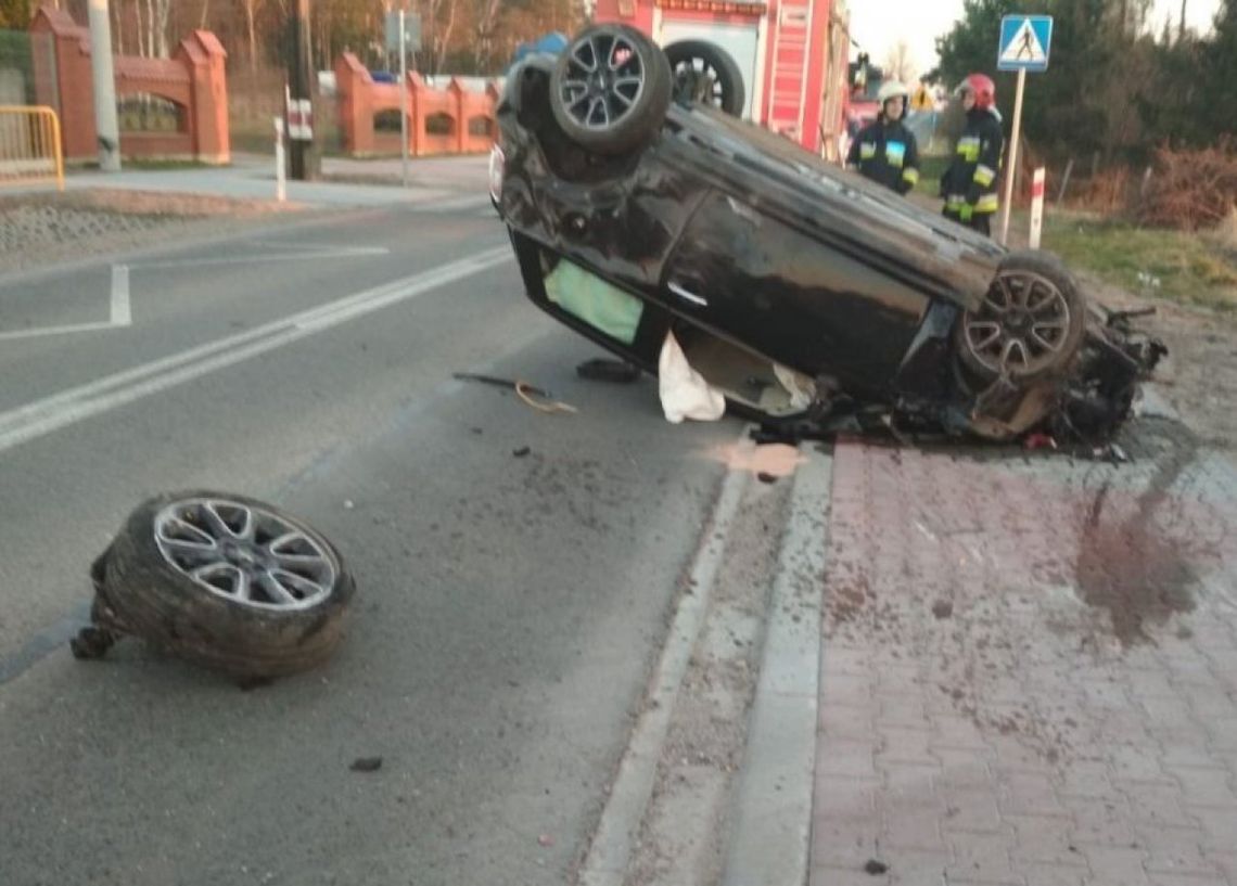 Pijany kierowca spowodował kolizję i uciekł z miejsca zdarzenia