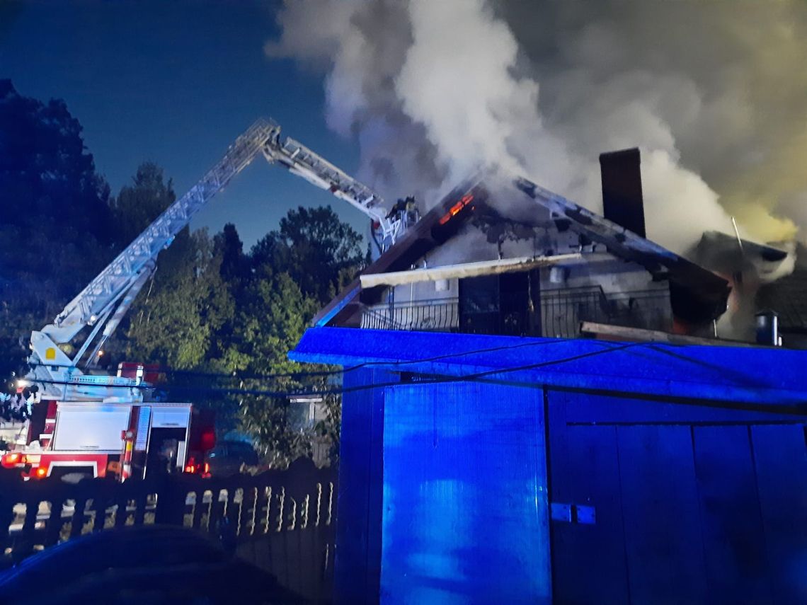 Płonęły dwa domy, są osoby poszkodowane