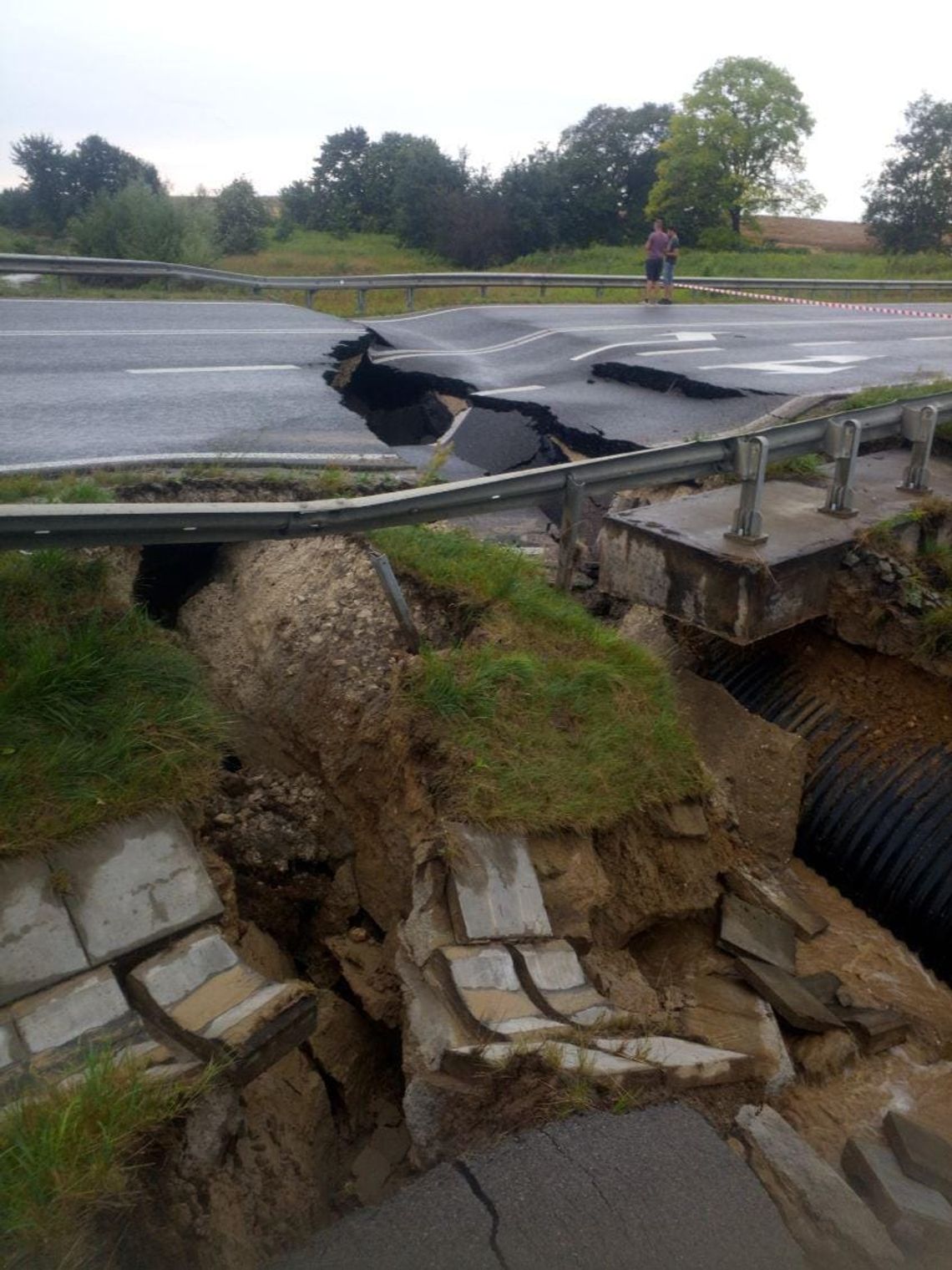 Po burzach około 500 interwencji strażaków