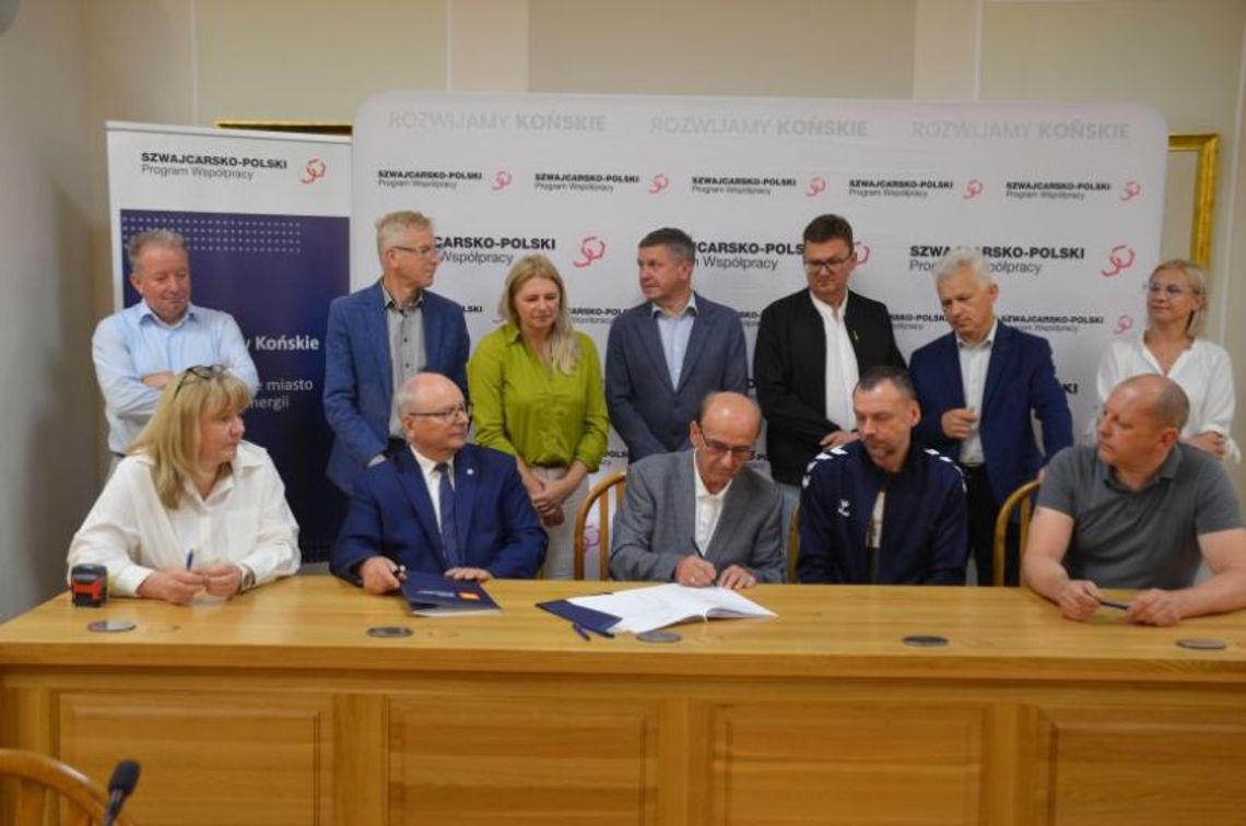 Podpisanie umów z Grantobiorcami w I naborze do Konkursu Grantowego „Bezpieczne mieszkanie - demontaż indywidualnych piecyków gazowych” Podpisanie umów z Grantobiorcami w I naborze do Konkursu Grantowego „Bezpieczne mieszkanie - demontaż indywidualnych piecyków gazowych”