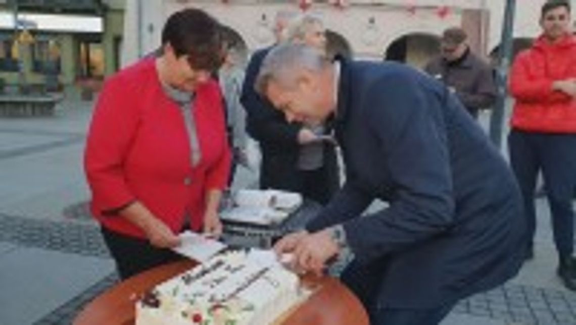 Podziękowania dla mieszkańców za poparcie i tort od nowego prezydenta Kielc