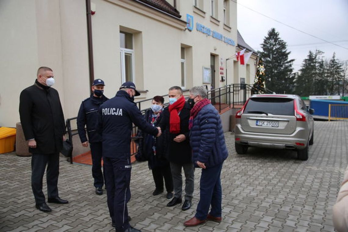 Powiat skarżyski i gmina Łączna ufundowały radiowóz dla Policji