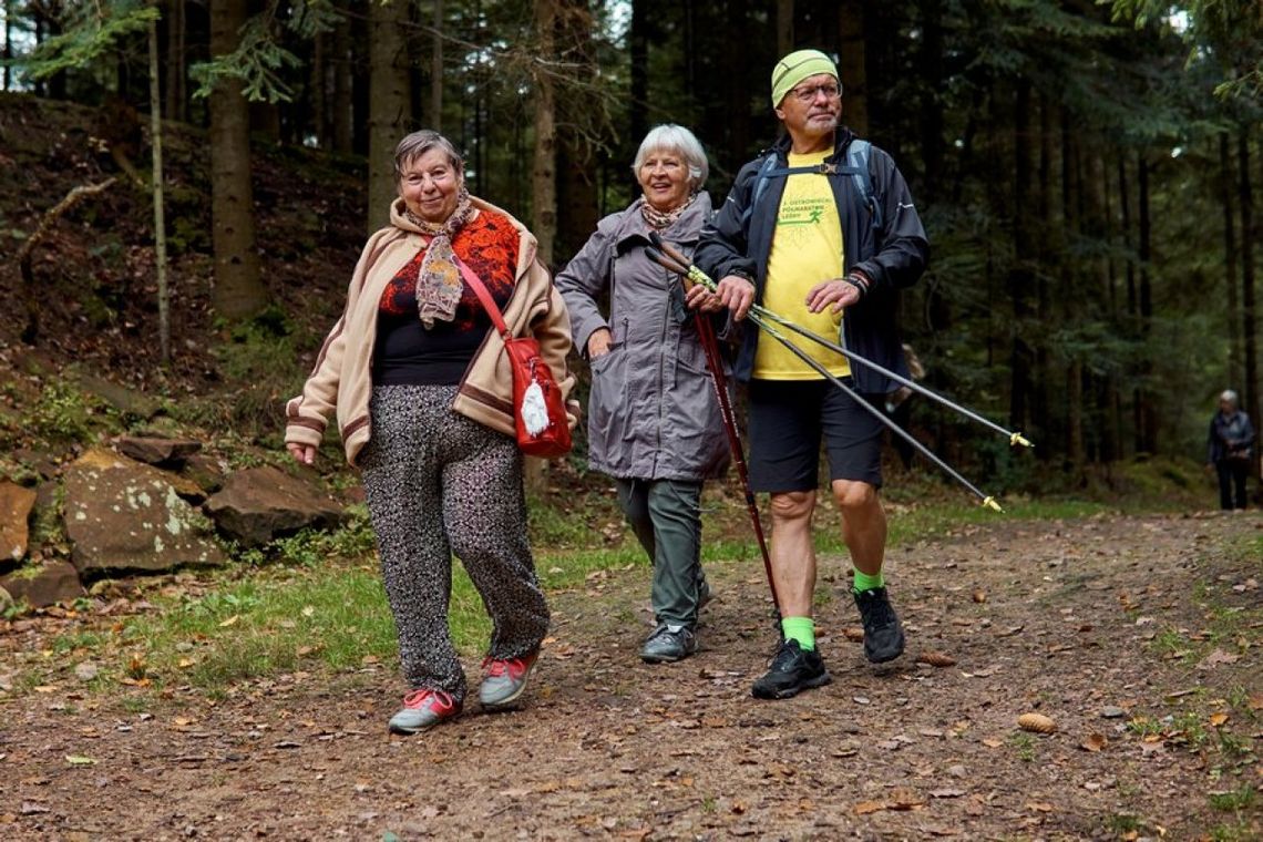 „Powiatowy Spacer Pokoleniowy – Z kijkami po powiecie skarżyskim”