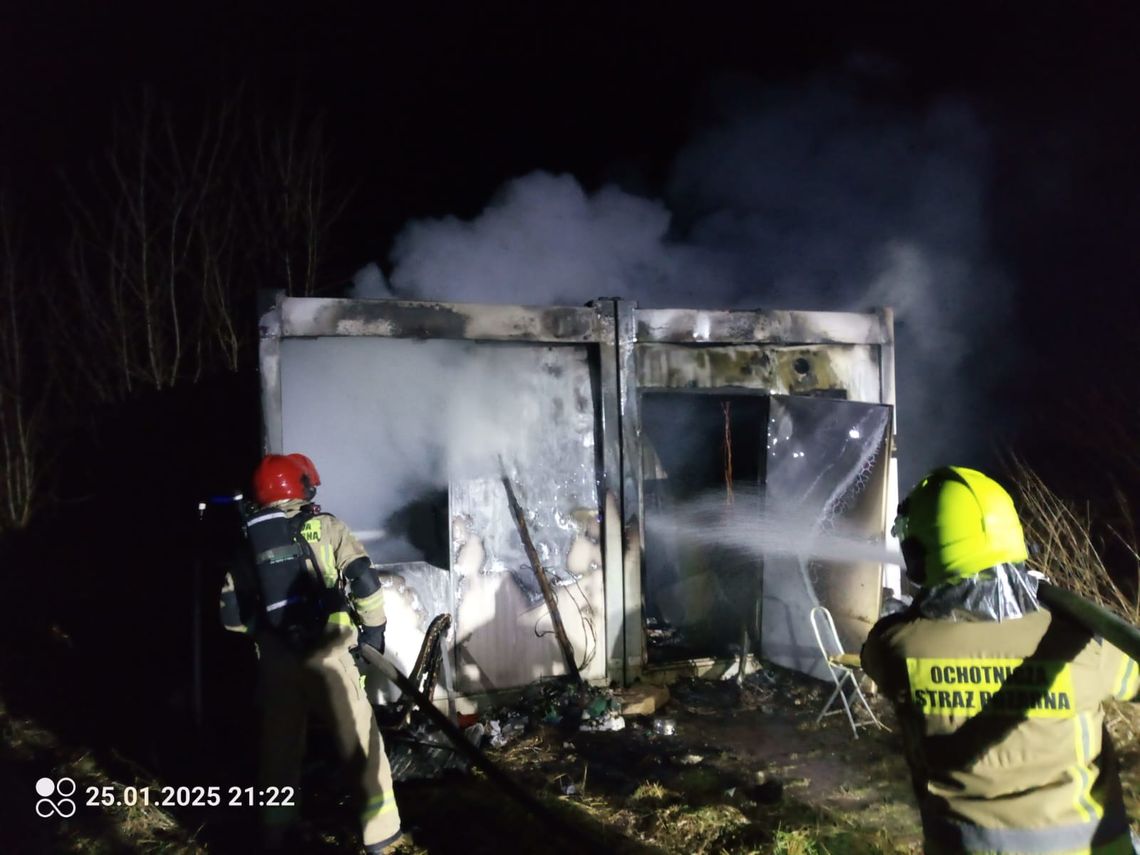 Pożar kontenera w Rykoszynie. Na pomoc było już za późno