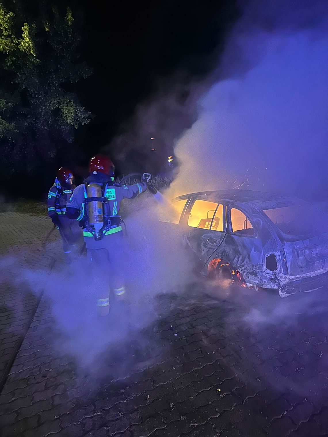 Pożar samochodu w nocy z soboty na niedzielę. Służby prowadzą dochodzenie