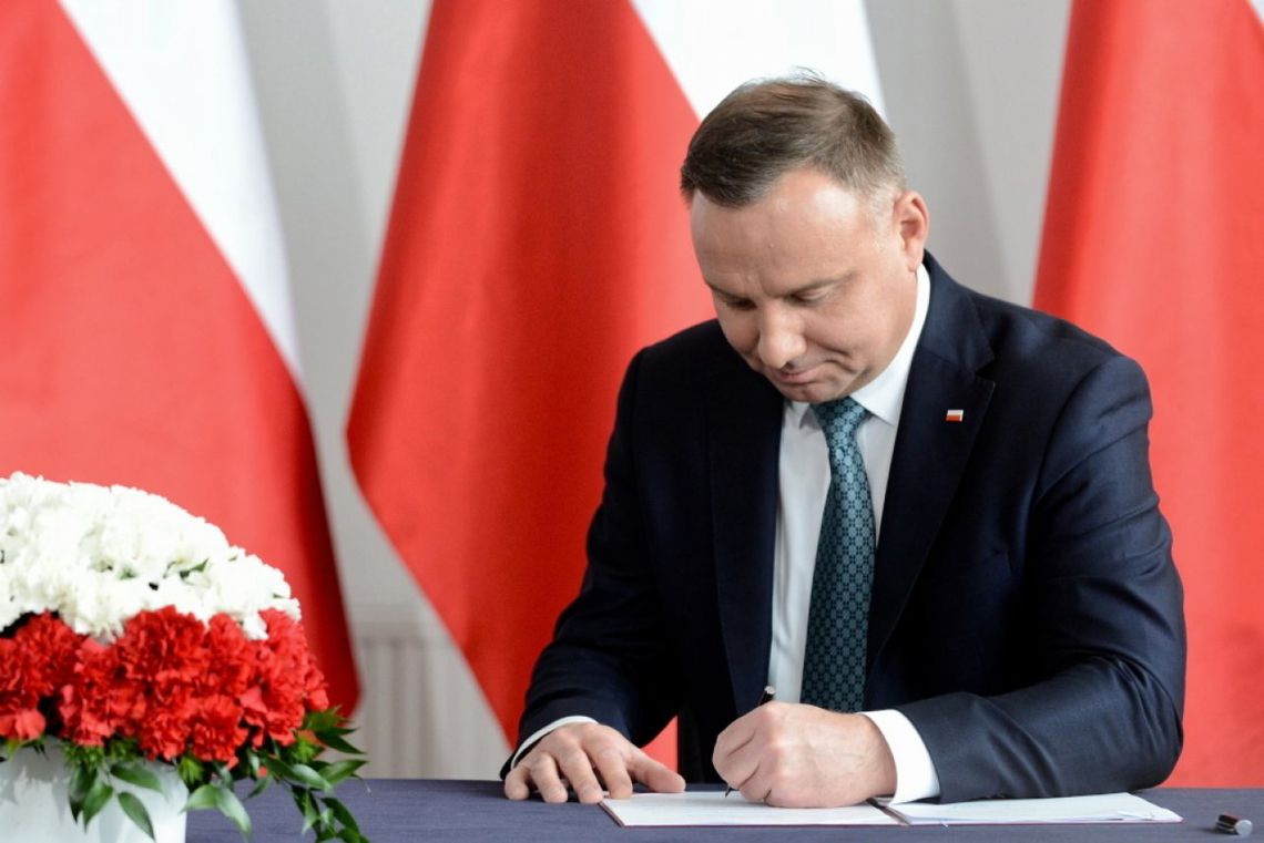 Prezydent podpisał ustawę pozwalającą przekazać samorządom blisko 13,7 mld zł