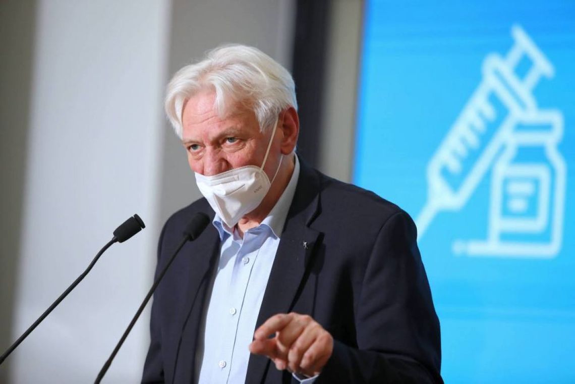 Prof. Horban: być może trzeba będzie wprowadzić obowiązek szczepień przeciw COVID-19