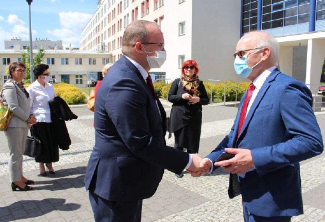 Prof. Stanisław Głuszek nowym rektorem UJK