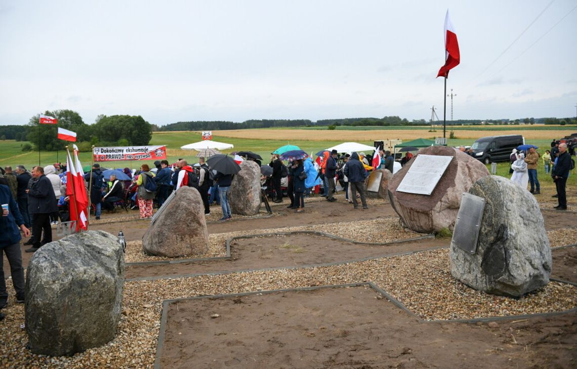 Prokuratura sprawdza treści umieszczone na nowym „miejscu pamięci” w Jedwabnem