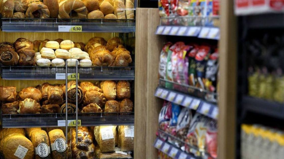 Raport: w czerwcu średnie ceny w sklepach spożywczych spadły o 6 proc. mdm