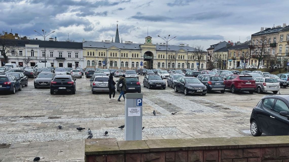 Ratusz przygotowuje się do budowy parkingu podziemnego z funkcją schronu Ratusz przygotowuje się do budowy parkingu podziemnego z funkcją schronu