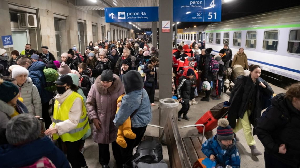 Rząd chce zwolnić z opłat za infrastrukturę kolejową pociągi z uchodźcami