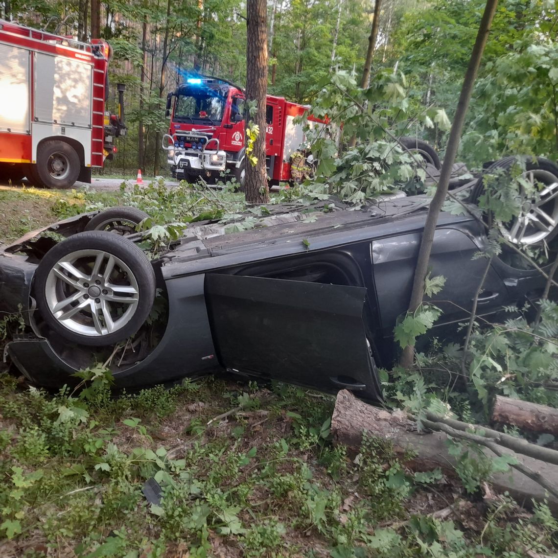 Samochód dachował. Kierowca miał szczęście