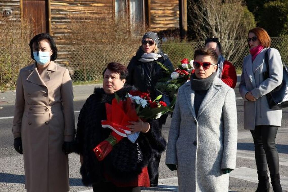 Samorządowcy powiatu skarżyskiego na obchodach 103. rocznicy odzyskania niepodległości w gminach Bliżyn i Suchedniów